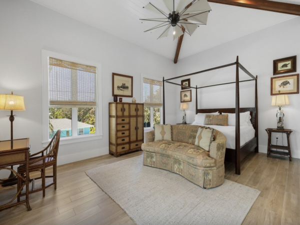 Beachside Four Bedrooms Vacation Home in Anna Maria